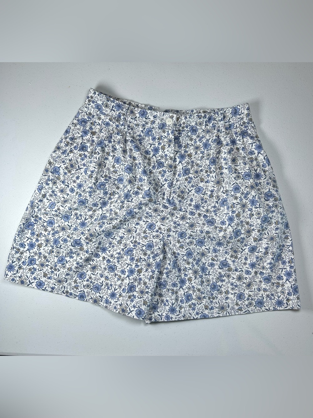 Basic Editions Vintage Floral Pleated Shorts Size 16 Blue White Cottagecore